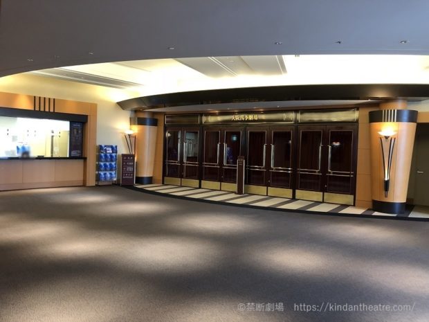 大阪四季劇場劇場入口前エントランス
