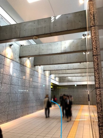 大阪駅からエチカ前地下通路ヨドバシへ抜ける