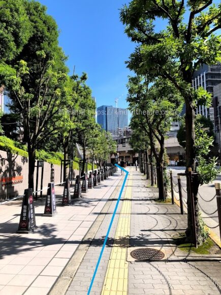 ホテル阪急インターナショナル前歩道