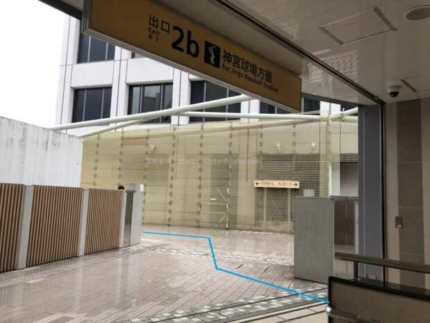 外苑前駅　2B出口付近