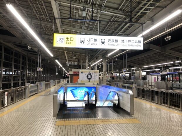 東海道新幹線　京都駅　ホーム　出口への階段