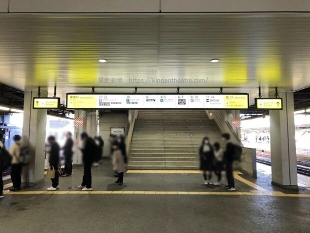 JR京都駅ホーム　中央口へ進む階段